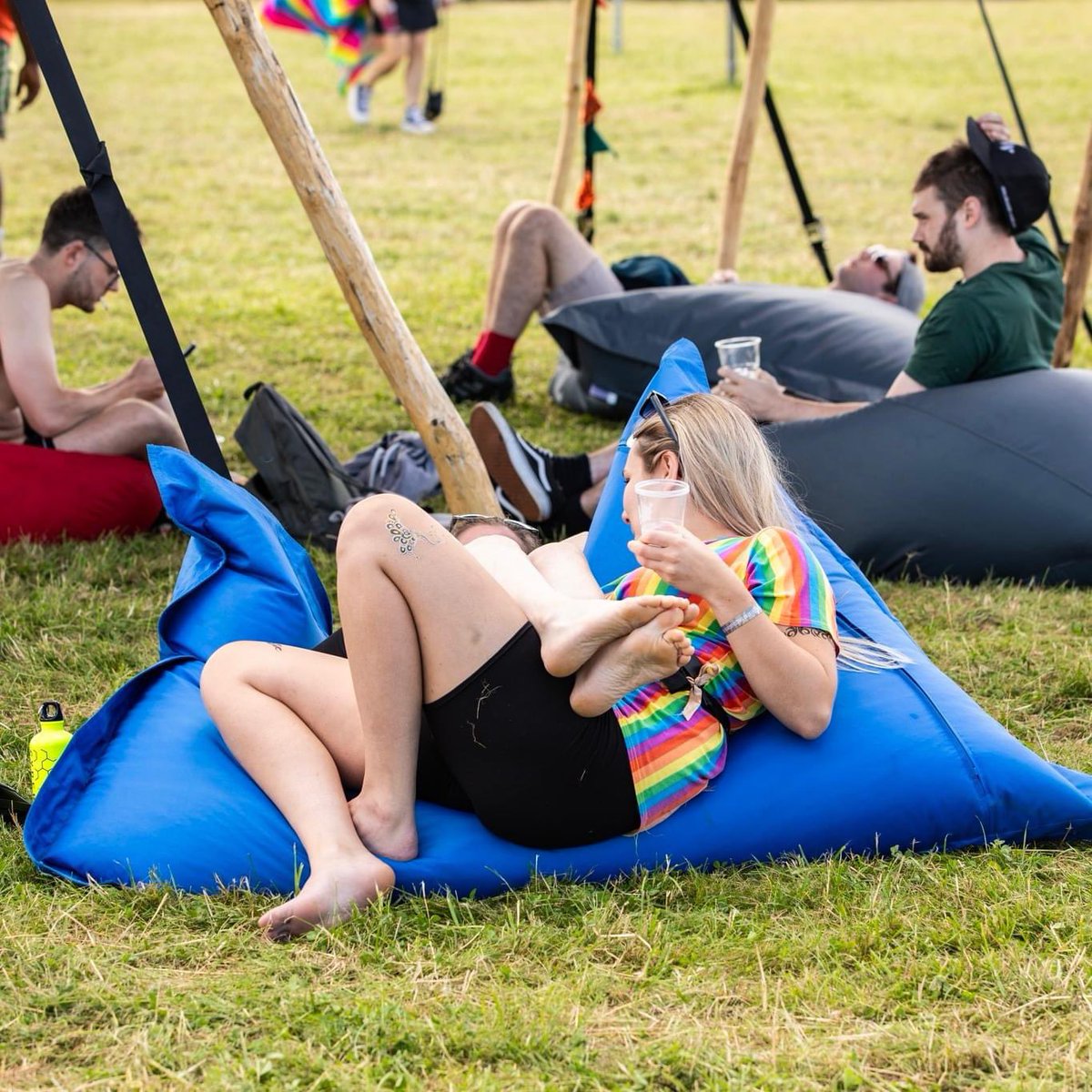 👇 Festivals done right 👍 One of the GREATEST things about Lindi is that there are plenty of places to chillax ❤️ From cushions to hay bails, we’ve got your back pilgrims 😉 Take a pew pals! We love ya! 😘 🎫 bit.ly/Lindi24 #festival #NorthEast #Northumberland