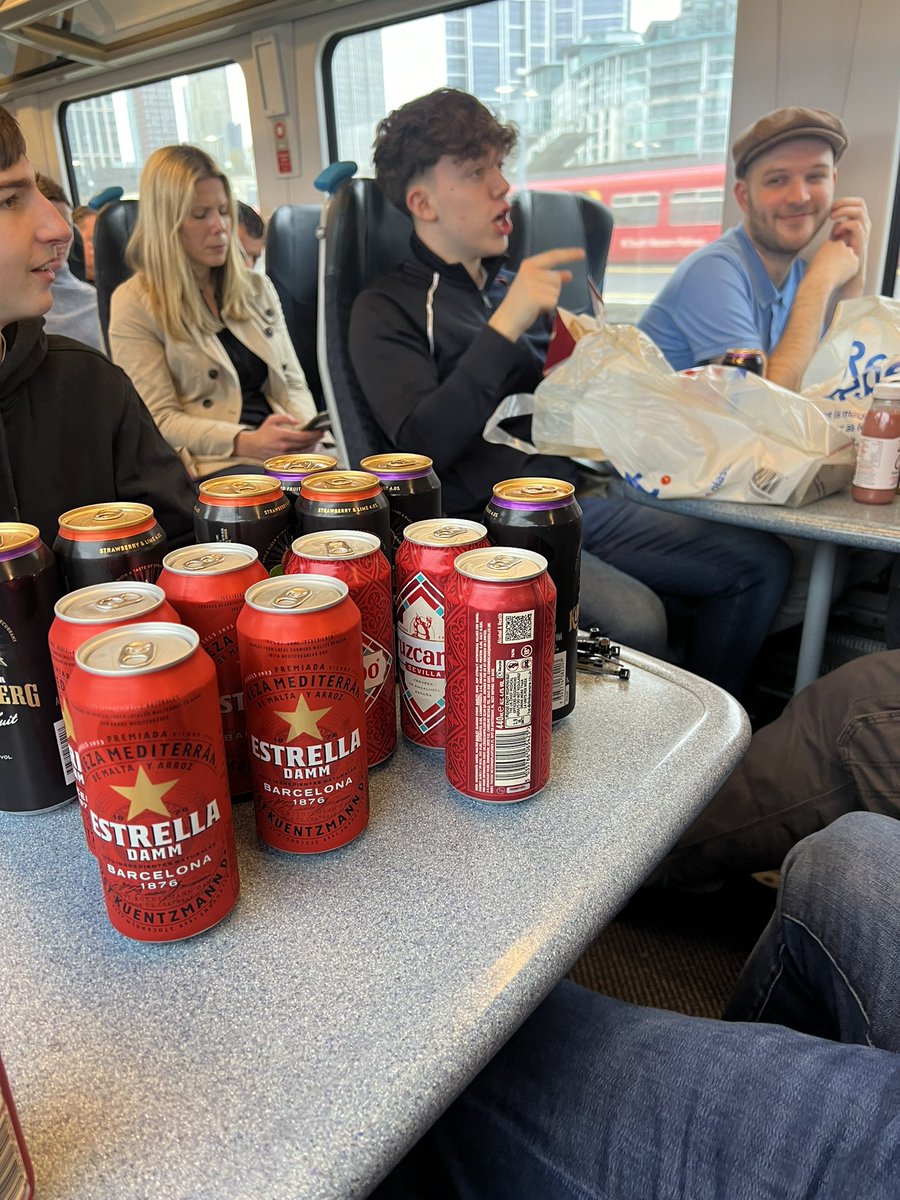 @DrinkingDOT 
Welling on the way to Havant.. 🔴⚪️🍻