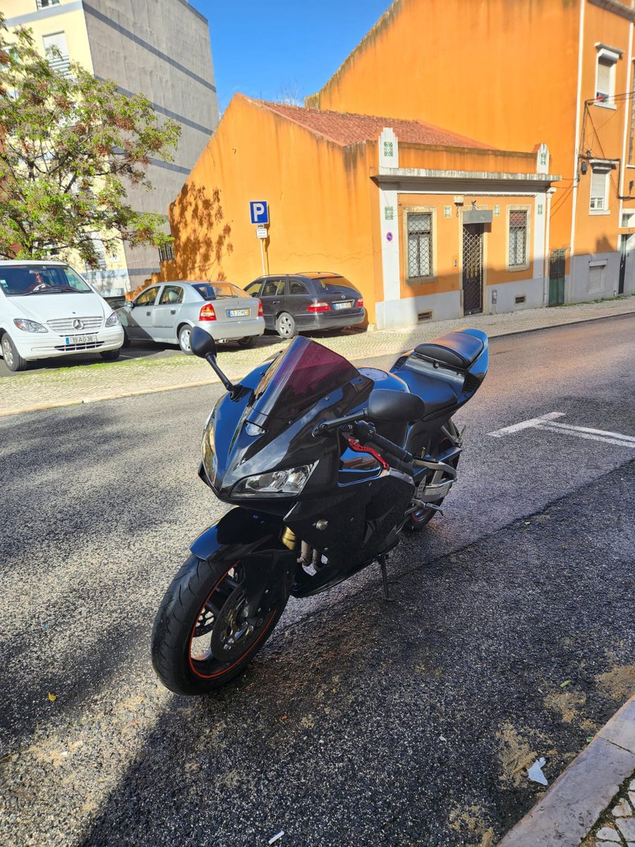 Adivinhem quem tem um brinquedo novo
Aceitam-se sugestões de nomes