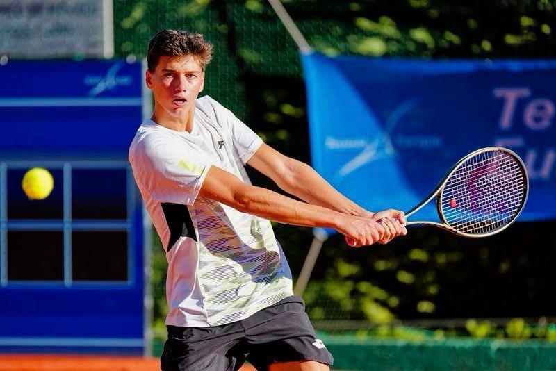 Kolos Kincses (UTR 12.32) has verbally committed to @HarvardMTennis and will join the Crimson for fall of 2025. The 17yo has an ITF Jr career-high rank of #170 & won the U16 Monte Carlo Masters. Also was @TennisEurope Player of the Year as well as an 18x Hungarian national champ.