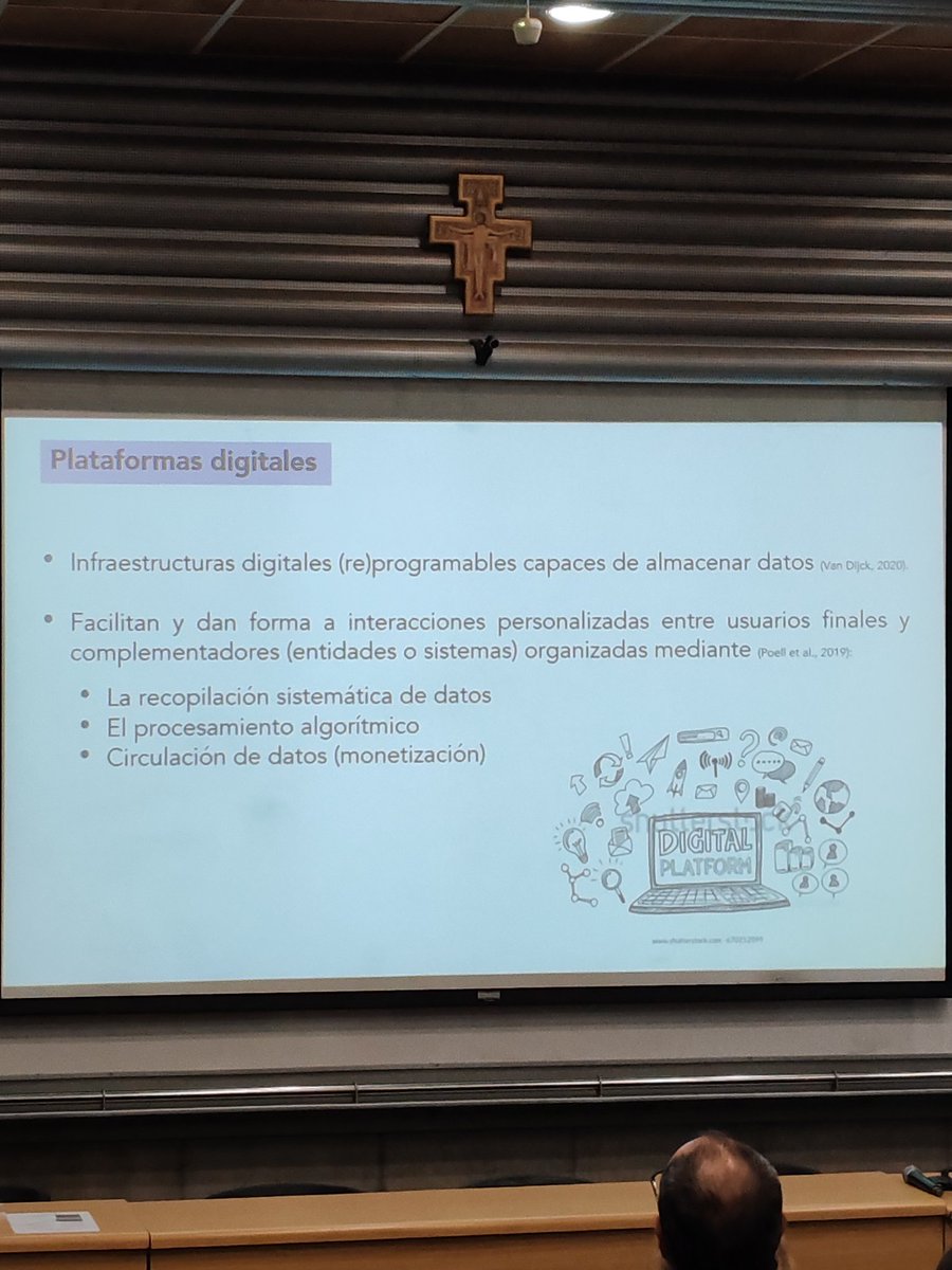 Junto a @pabloriverabcn reflexionando sobre plataformas, #datificación y #derechosdigitales en #educación. En seminario de @ceppe_uc de @Fac_EducacionUC con la participación de @InnovaMineduc