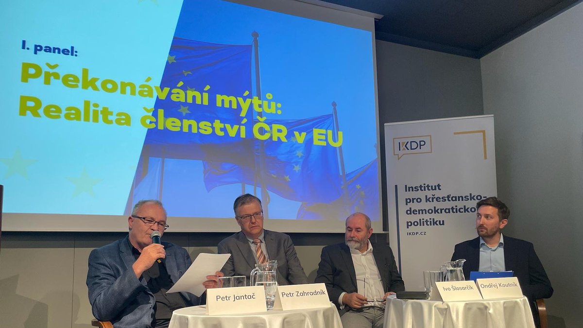 IKDP_cz's tweet photo. Rozšiřujeme horizonty!   

Dnešní konference o tom, jak se za 20 let v EU ČR proměnila, ale stále si zachovala jádro na státní úrovni.  

Jak nás EU posunula dopředu?  

#20letvEU #budoucnostEU #spolupráce #budoucnostspolecne https://t.co/OdI3AAs0yv