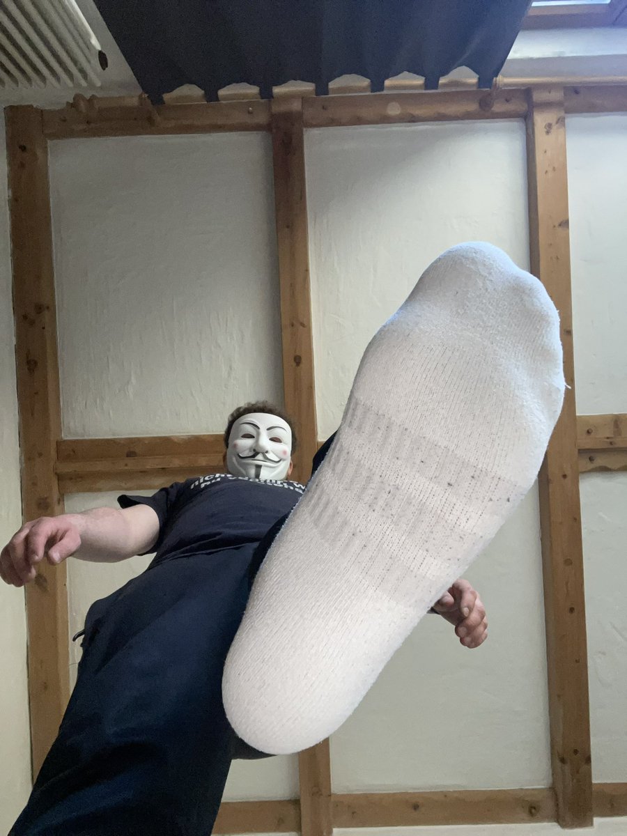 MasterMask00's tweet image. Erster Tag 🧦😈