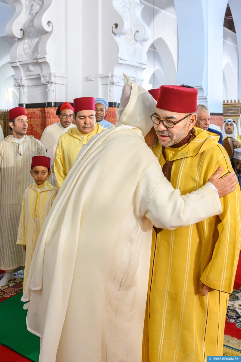 Sa Majesté le Roi Mohammed VI, Amir Al-Mouminine, que Dieu L'assiste, accompagné de SAR le Prince Héritier Moulay El Hassan, de SAR le Prince Moulay Rachid, de SA le Prince Moulay Ahmed et de SA le Prince Moulay Ismail, a accompli, mercredi, la prière de l’Aïd Al-Fitr à la…