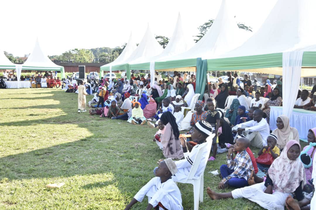 Report_256's tweet photo. Update: The Entebbe Moslem fraternity marked the Eid Al- fitr celebrations at the Twale grounds.
The event was attended by former Wakiso woman Mp Hon. Rosemary Sseninde and other leaders.
#Report256updates https://t.co/bC2JIqb3ai