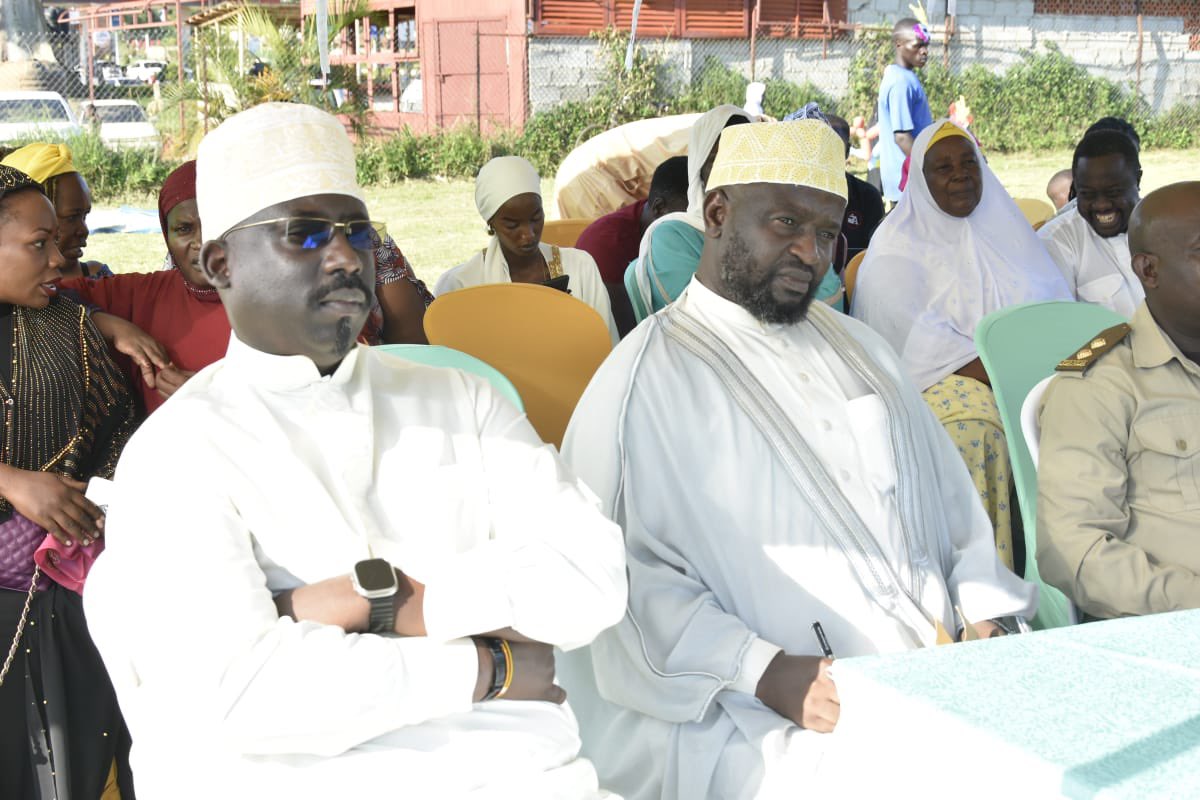 Report_256's tweet photo. Update: The Entebbe Moslem fraternity marked the Eid Al- fitr celebrations at the Twale grounds.
The event was attended by former Wakiso woman Mp Hon. Rosemary Sseninde and other leaders.
#Report256updates https://t.co/bC2JIqb3ai