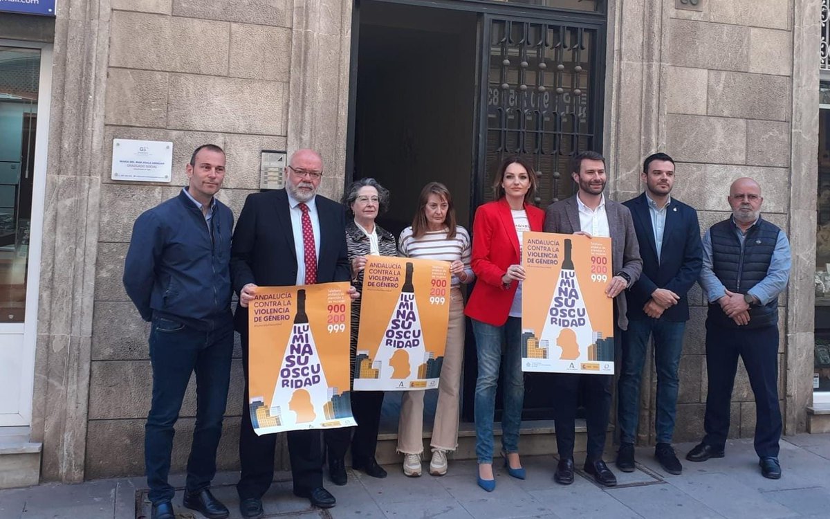 💜 Almería suma a las comunidades de vecinos en la lucha contra la violencia de género.

💡 El Ayuntamiento va a dar difusión a la campaña ‘Ilumina su oscuridad’ puesta en marcha por <a href="/AndaluciaJunta/">Junta de Andalucía</a> para implicar al entorno de las víctimas a denunciar al teléfono 900 200 999.