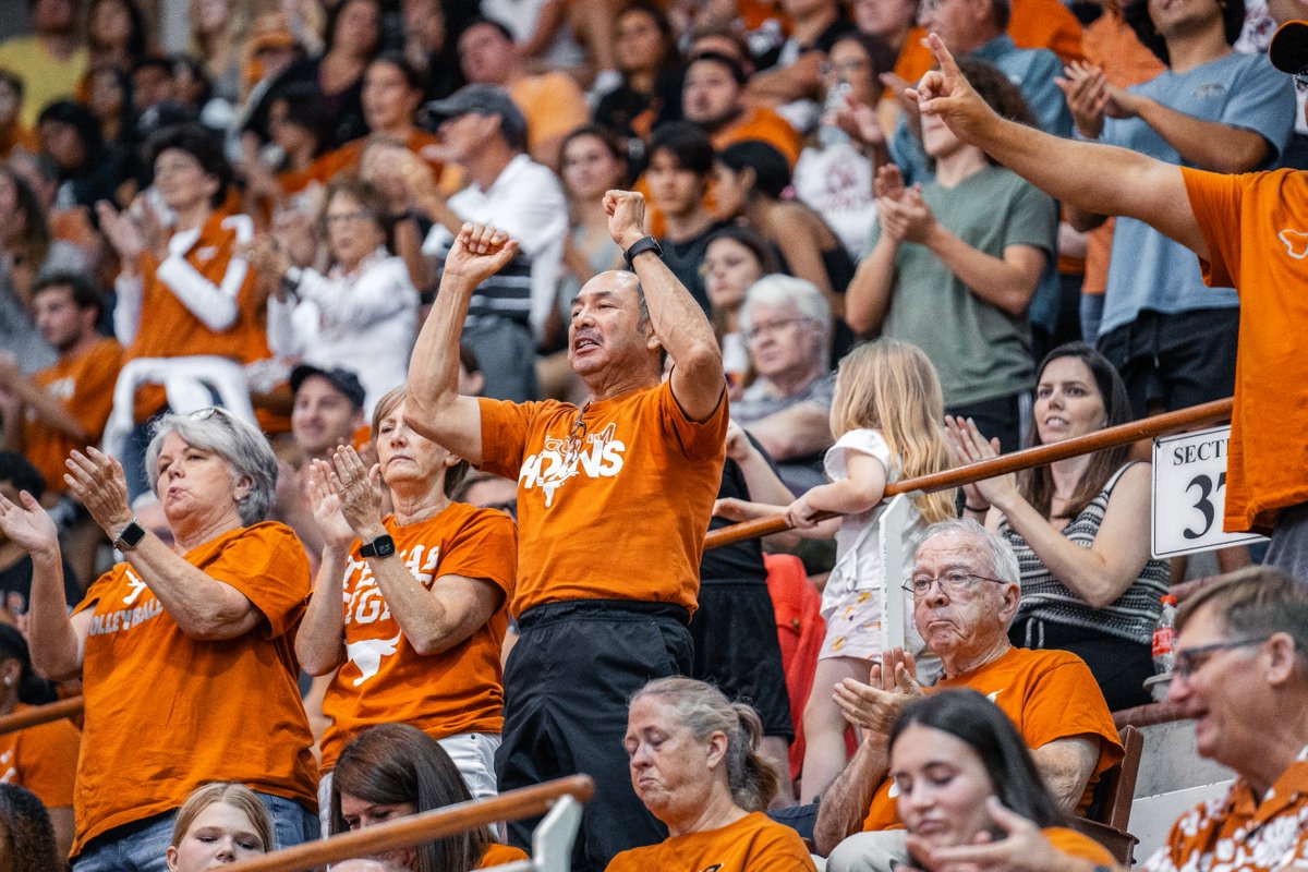 TexasVolleyball tweet picture