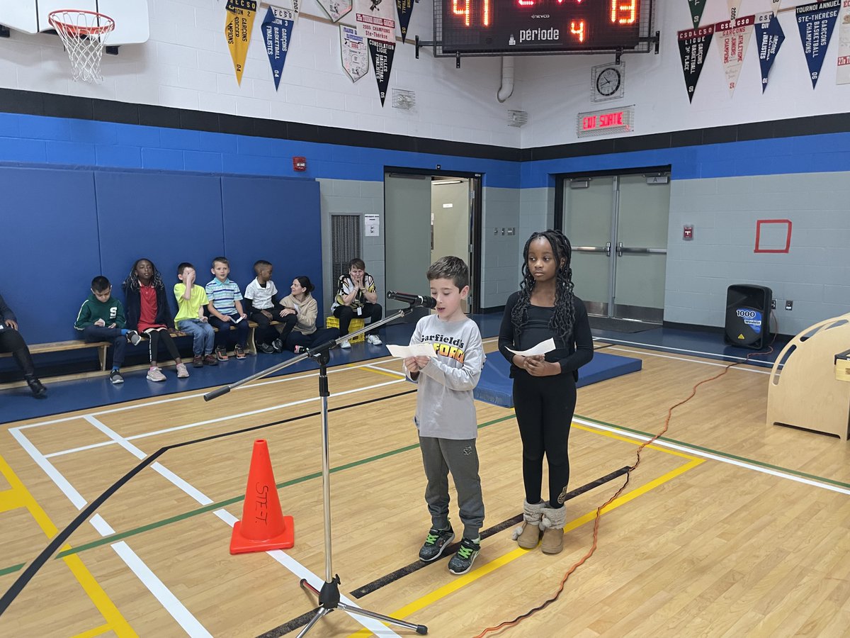 Nous avons eu notre célébration de la Parole de Pâques pendant laquelle les élèves de MAT/JAR-C de Mmes Roxanne et Gladyse ont présenté les scènes importantes de la Semaine Sainte. Bravo! Un merci à la classe 2/3 de Mme Johanne qui a animé la célébration. <a href="/JPGagnier/">J</a>