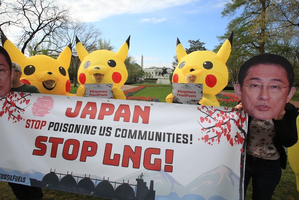 🚨@kishida230 is hellbent on building new gas projects in 🇺🇸🇵🇭🌎. @Japan_Gov is one of the world’s top public funders of gas & LNG.

✊But frontline communities & climate activists around the 🌎 are resisting - including in DC today.

Kishida & Biden, are you listening? #StopLNG