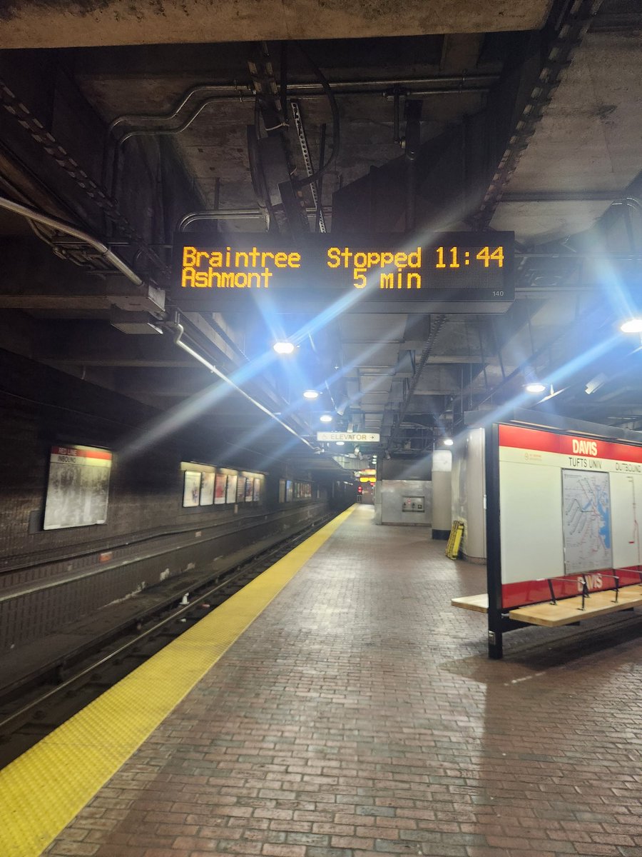 I've been avoiding the <a href="/MBTA/">MBTA</a> red line like the plague since I started working in Davis Square. Say to myself today, "it's only 2 stops to my lunch in Harvard Square. What could go wrong?"