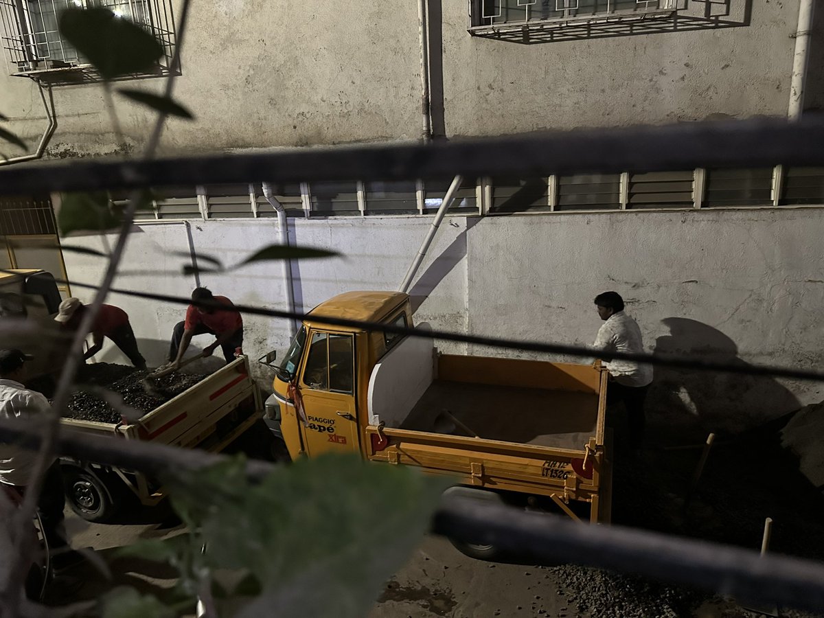 amitunboxed's tweet photo. @mohol_murlidhar Personal construction work going for more than month even at night times. Photos taken 9:10 pm today. 

This is a corporation road &amp; causing enormous amount of dust 24x7. 

I have patient at home, what to do?

408 Shaniwar Peth, Pune

@BJP4India @BJP4Maharashtra https://t.co/mWWrxoeDVv