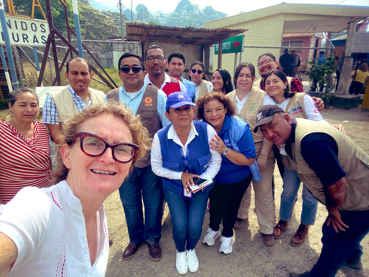 aliceshackel's tweet photo. En frontera #LasManos el equipo local de la #RedHumanitariaHN coordina los actores humanitarios apoyando la respuesta del gobierno y trabajando con comunidades acogedoras como el patronato de Las Manos para una respuesta humana a la movilidad humana @MigracionHND https://t.co/ynxJW9Lm6T