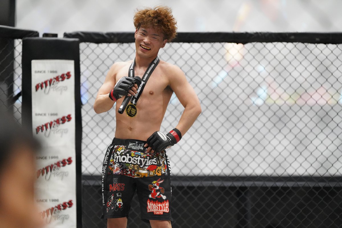 Gigio_jp's tweet image. おお、香川大会で勝ったばかりの愼之介選手が福岡大会に！泰斗選手も先日のBLOOMで復活勝利。互いに波に乗りたいところ！

5/26 プロ修斗福岡大会 TORAO32
ストロー級（-52.2kg）5分2R 石原 愼之介（徳島/MMA Zジム） vs 泰斗（MMA Rangers Gym）
#shooto0526 #修斗旅 #TORAO32 #闘裸男 #TNS