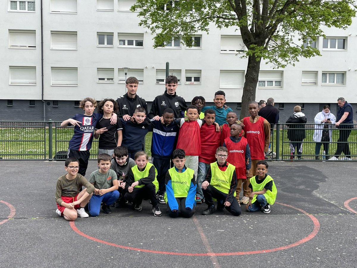 📢 Animation foot en #partenariat avec le club QRM ⚽ 

👉 Aujourd’hui, les jeunes s’entraînent avec les joueurs professionnels du QRM, à #Elbeuf. ⚽ 

👉 Le goûter est offert afin de terminer sur un moment de partage🍰 

Retour en images 📷⬇️

#football #animation #rencontre
