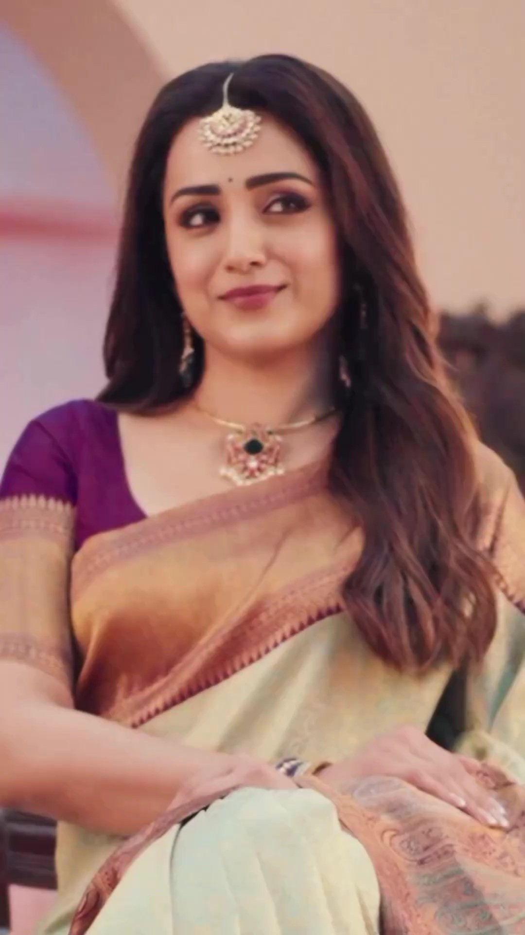 GK0JbaoWwAAx4Yz?format=jpg&name=large