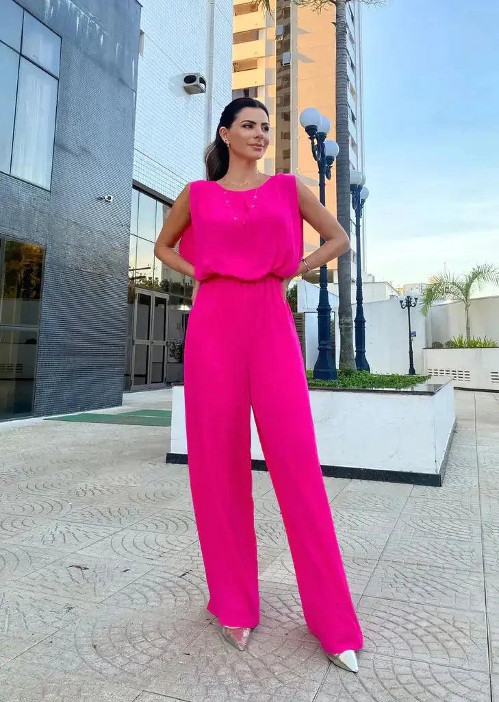 zekestores's tweet photo. The suns out, jumpsuits out. Feeling all kinds of confidence and comfy in this breezy beauty.  #zekestores #SleevelessSummer #JumpsuitLove #FashionFun https://t.co/x8Y1C4mPE0