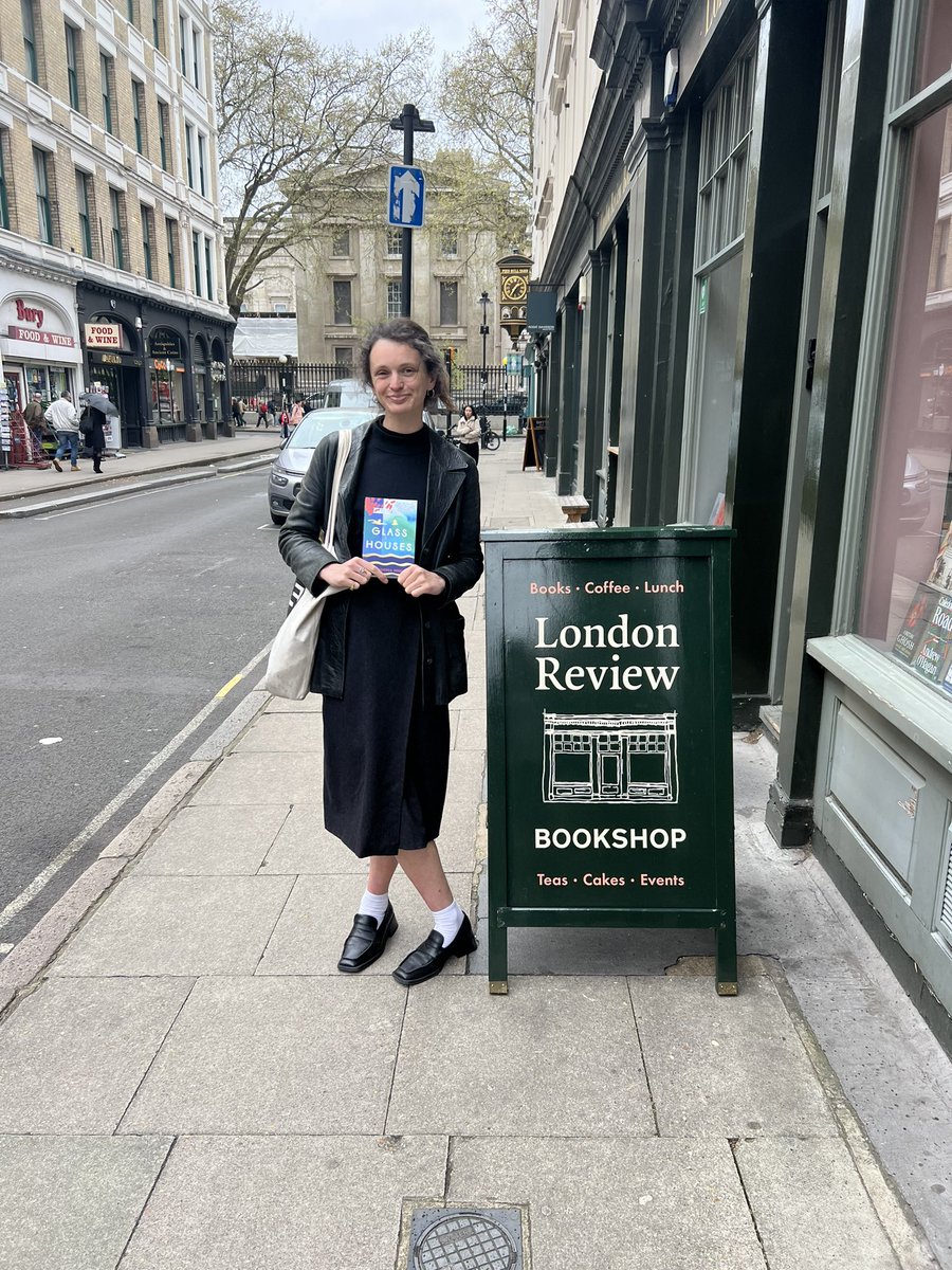 @pagesofhackney @FrancescaReece @StokeyBookshop @BookBarUK Final stop on the #GlassHouses proof drop is @LRB! @FrancescaReece’s stunning second novel is out on 23rd May. Thanks so much to all of the booksellers we met today! We can’t wait to see #GlassHouses in stores 💚