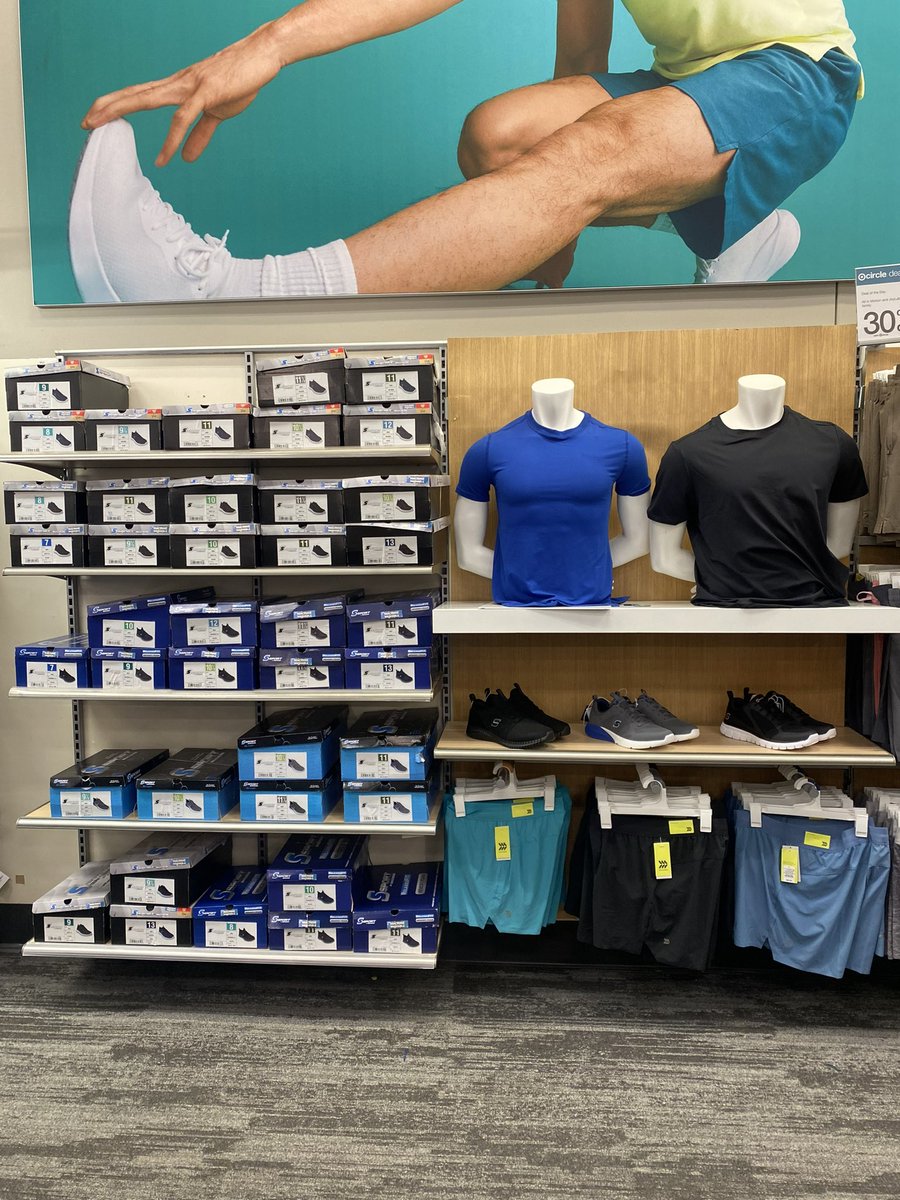 MaySandlin11's tweet image. Love seeing all the great remerchandising from the style team✨@emily69716809 #visualmerchandiser #target