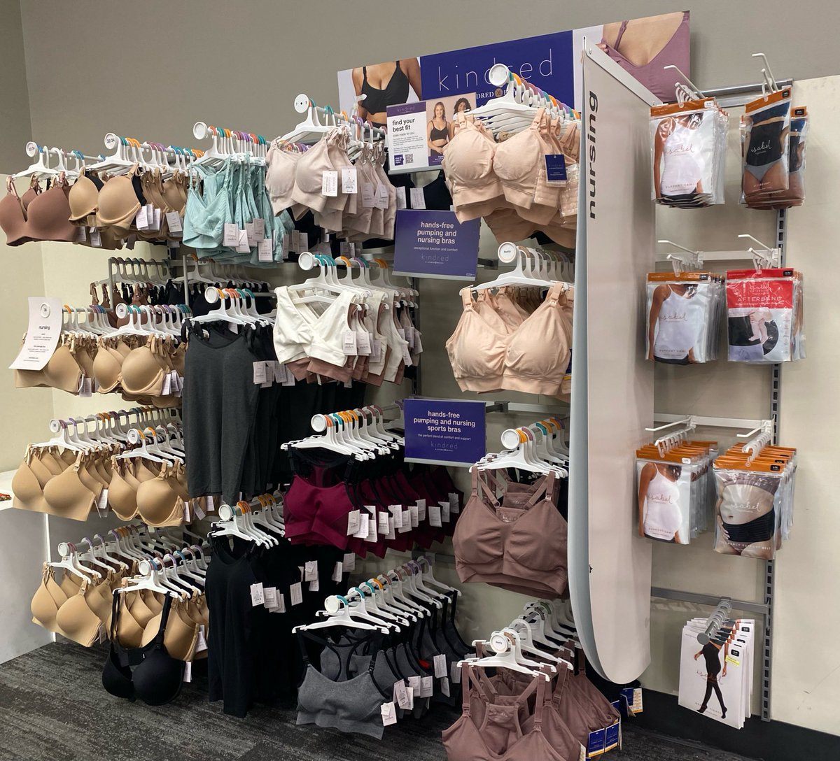 MaySandlin11's tweet image. Love seeing all the great remerchandising from the style team✨@emily69716809 #visualmerchandiser #target