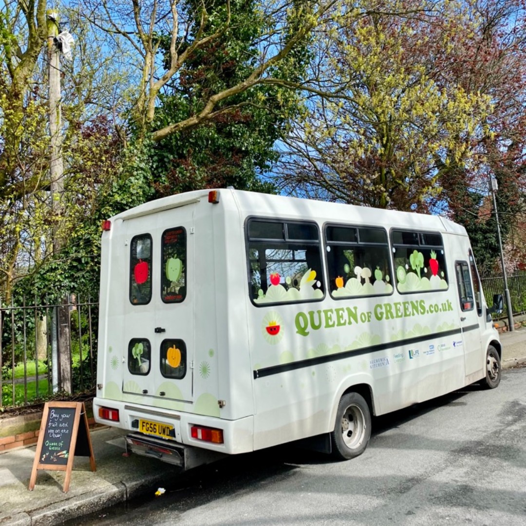 @queengreensbus is adding our #Walton site to its bus stop route! 🥦🍎 The bus brings affordable fresh fruit and vegetables to communities across #Liverpool. 📅Every Friday, 12:30pm - 1:30pm The Life Rooms, Evered Avenue, Walton, L9 2AF @feedinglpool