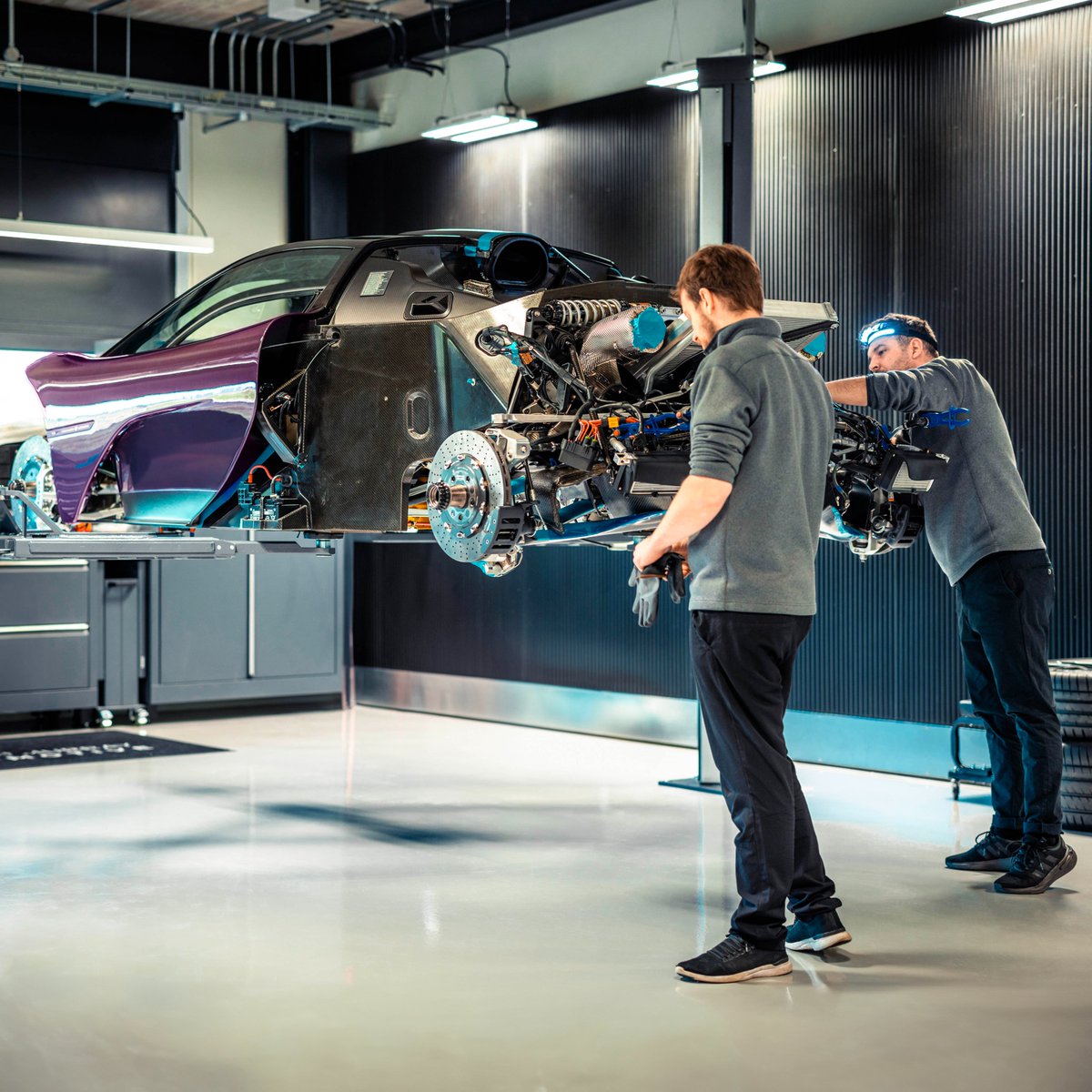 GMA advances T.50 production to new Highams Park HQ to streamline future model manufacturing.

Highams Park will continue to build the T.50, ahead of producing the T.50s, T.33, and T.33 Spider.

gordonmurrayautomotive.com

#gordonmurrayautomotive #manufacturing #design #Engineering