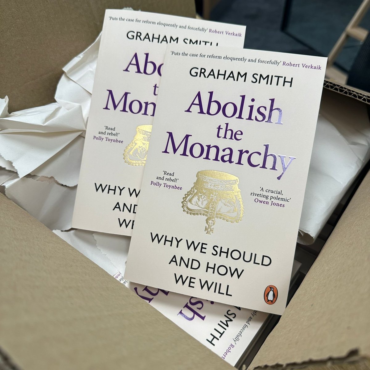 Very excited to receive the first copies of the paperback of Abolish The Monarchy. It's out in shops and online from May 9. Available to pre-order from amzn.eu/d/3hwyaoX or uk.bookshop.org/p/books/abolis… or blackwells.co.uk/bookshop/produ… #AbolishTheMonarchy