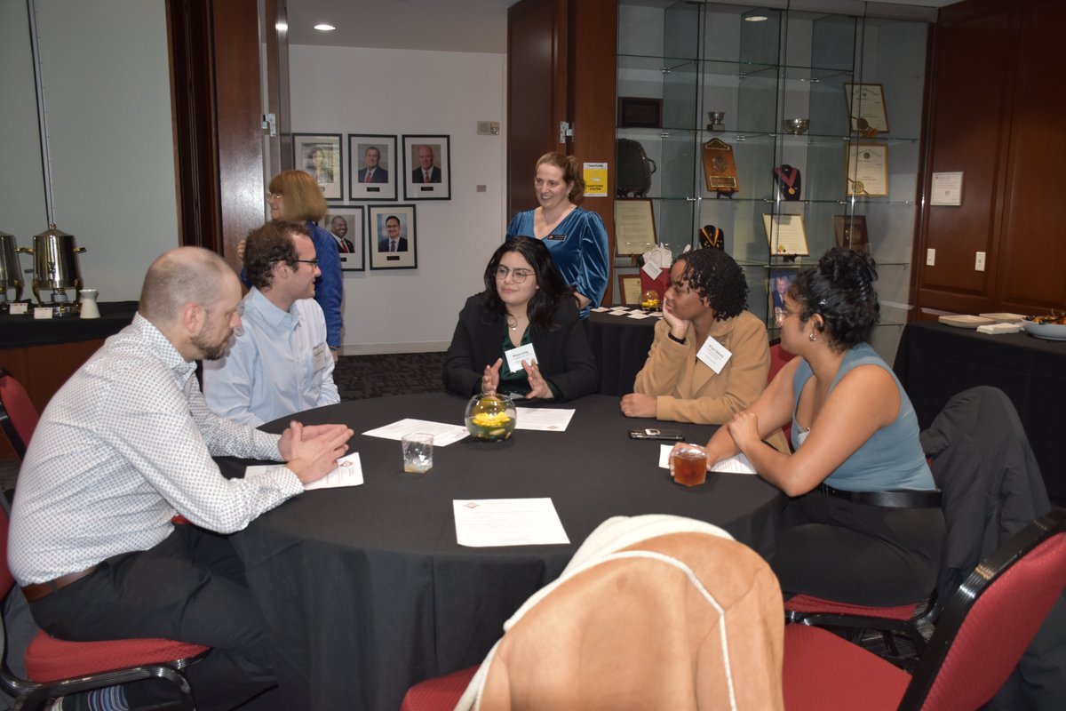 It was so great to celebrate all your accomplishments at the IVSP Faculty Mentor and Student Dinner last week! We appreciate our committed mentors #ivsp #ivspumd #UMD