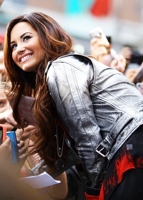 theteamdemi tweet picture