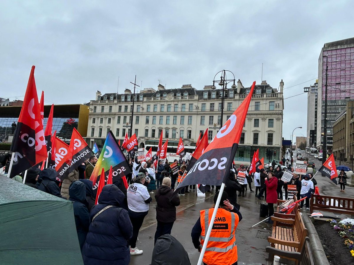 Care workers are striking today over equal pay in Falkirk, West Dunbartonshire and Renfrewshire Councils. They know their worth and they’re standing together for pay justice 💪 It’s past time for councils to get round the table and value the work women do 👏👏