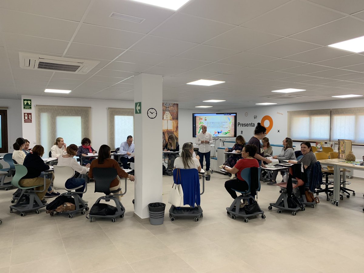 El <a href="/ceppriegomonti/">CEP Priego Montilla</a> se transforma esta tarde en un espacio mágico donde aprendemos a contar cuentos para fomentar el amor por la lectura.