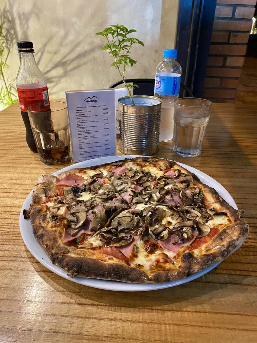 Ya probaron Mancusi Pizzeria? Impre lo deliciosas que son las pizzas, esta ubicado sobre Juan de Salazar y abren de miércoles a domingo de 19:30 a 00 súper recomendado!