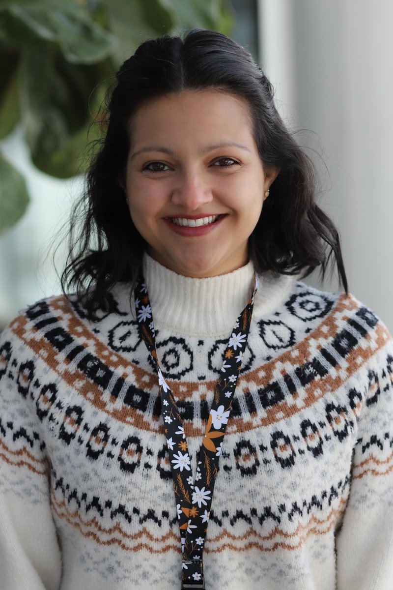 To study how drugs, host restriction factors and other ligands interact with the HIV-1 viral capsid and to better understand the molecular mechanisms of HIV replication, Nayara’s experimental approaches combine biochemical reconstitutions, cryoEM, and molecular virology.