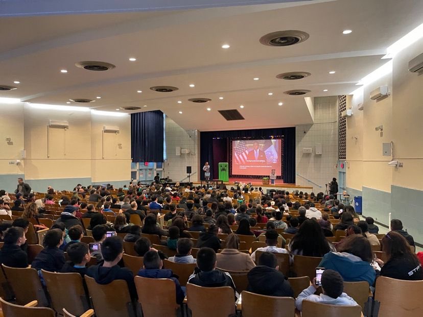 Great kickoff of MOME & @NYCSchools @Minecraft Battle of the Boroughs semifinals this past weekend in Queens and Staten Island! @c40cities 🎮 Students showed off their teamwork, tech skills, creativity, and love of sustainability as we gear up for June's @NYCMayor's Cup.