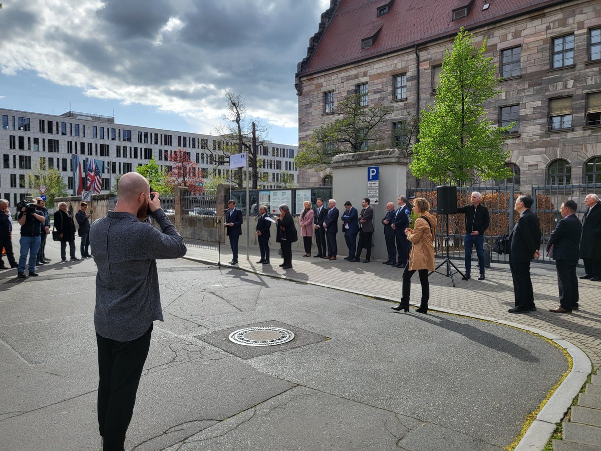 Today marks a historic moment as Nuremberg honours Benjamin Ferencz, a true champion of justice, with the street naming of #BenjaminFerenczPlatz. Joined by Mayor Marcus König, we celebrate this tribute to Ben's enduring legacy in the heart of a city transformed by his work. 2/3