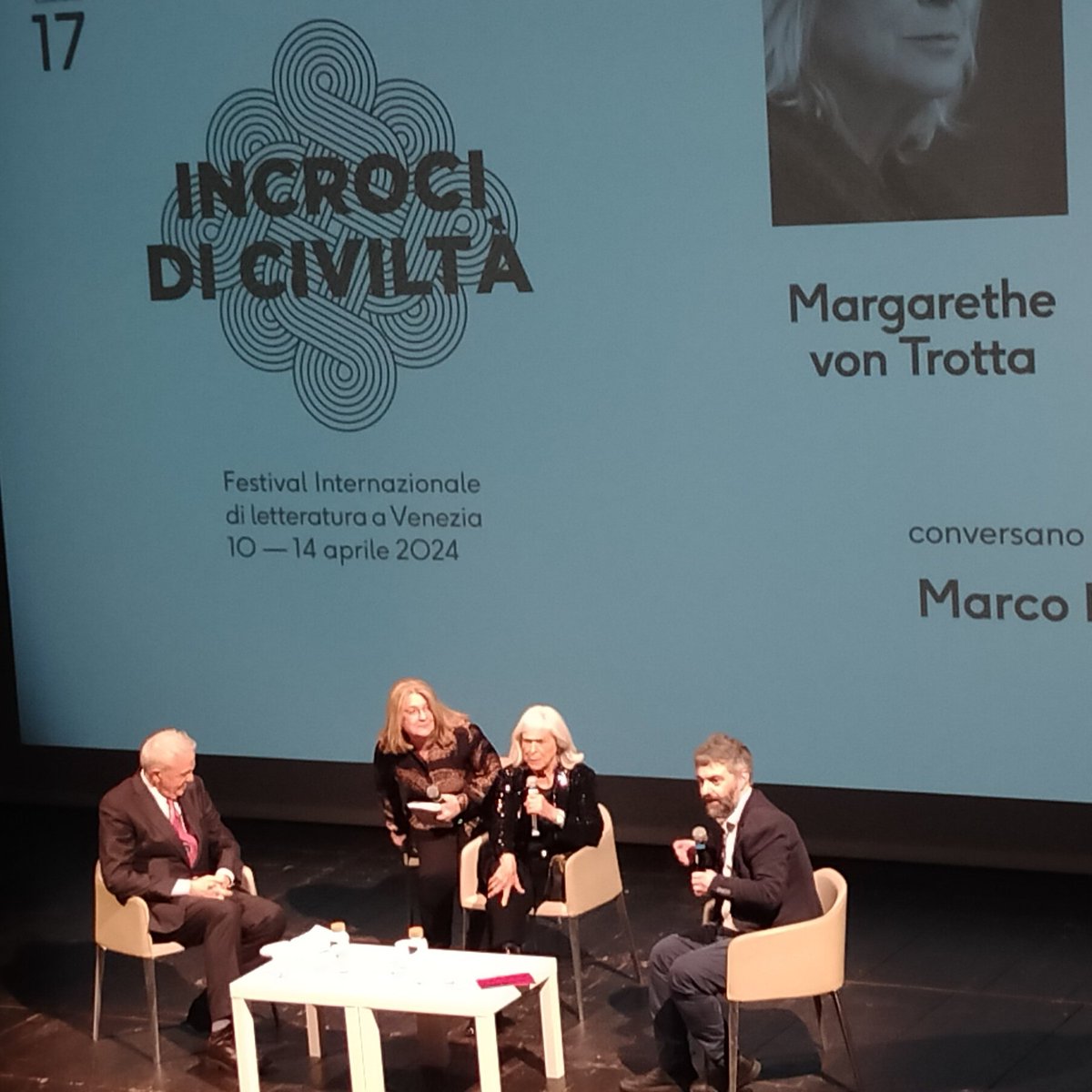 Il primo incontro di #Incroci24. Margarethe von Trotta dialoga con Paolo Mereghetti e Marco Dalla Gassa. Perché 'il #cinema è anche #scrittura'.