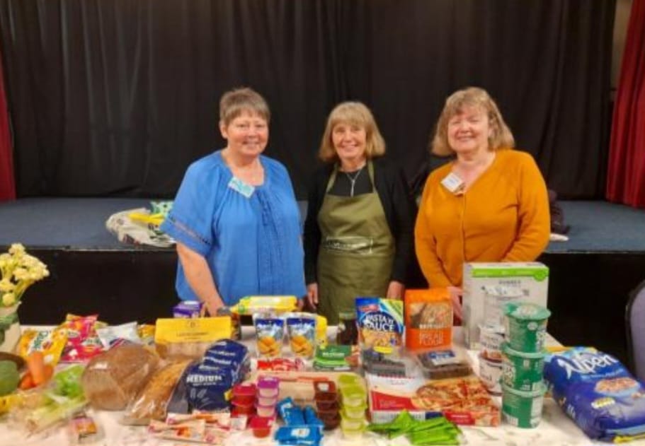 Plyn Aston a volunteer with ‘The Very Green Grocery’ gave PlumleyWI members an insight into the working of the charity. The locally based charity also supports community projects in the Cheshire area