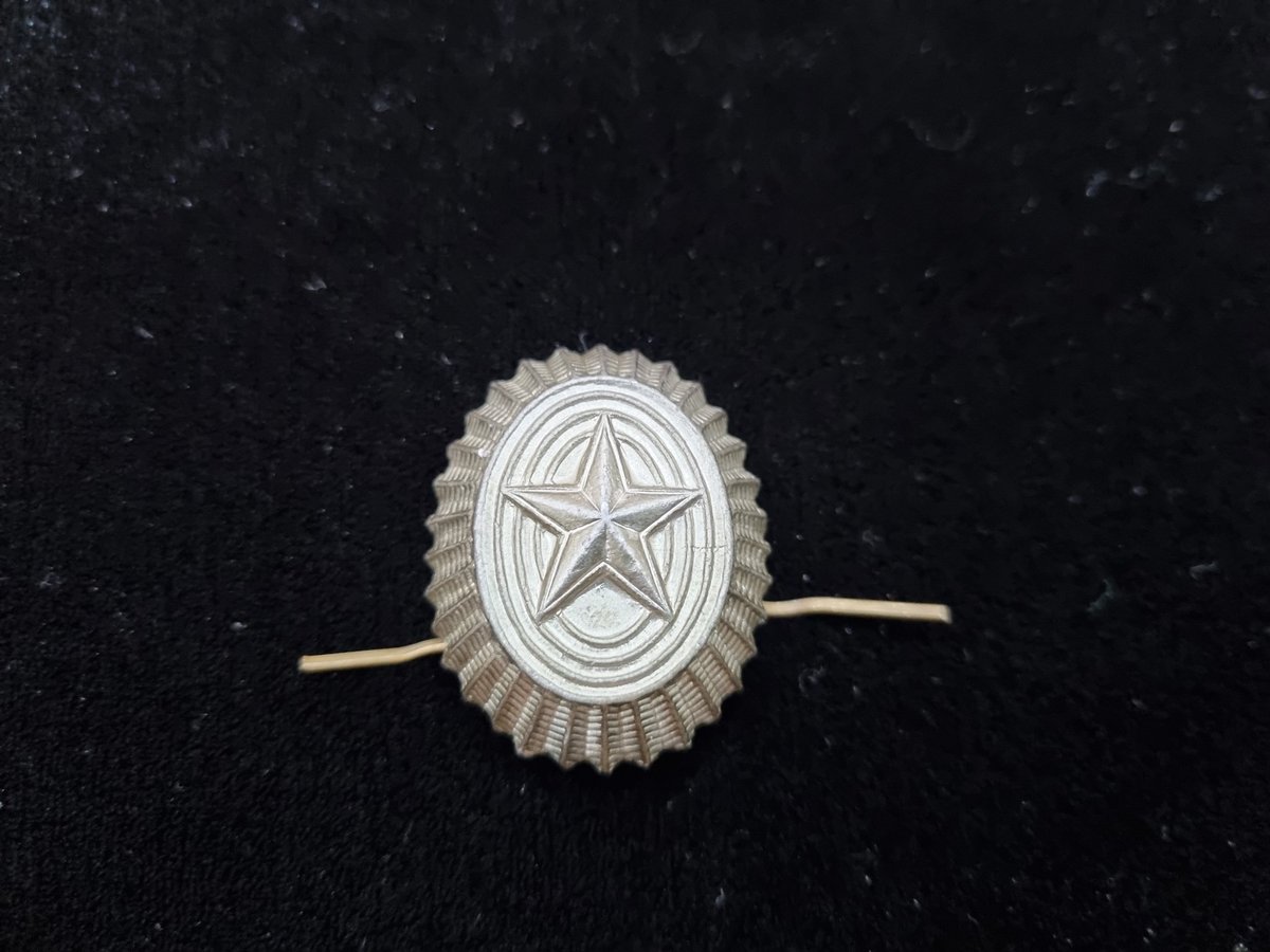 comradecuong's tweet photo. A Polish People's Army embroidery cap badge for tropical place, a Cold War DPRK Foreign language & Literature badge and an old Federal Russia Army camoflage cap badge that i received on this Wednesday Morning April 10 of 2024 today (🇻🇳 time zone) 😊🇵🇱🇰🇵🇷🇺👍
#Poland #DPRK #Russia https://t.co/olXtrLaZX8
