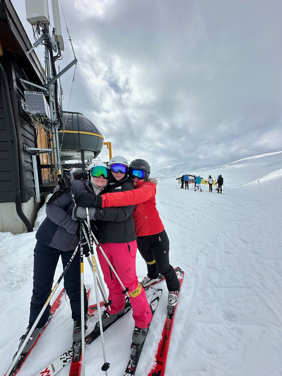 Wimbledon High Sport (@sport_whs) on Twitter photo Ski Day 3 β
We saw sunshine, rain, snow and wind but it didnβt stop us πΏ π <a href="/WimbledonHigh/">Wimbledon High</a> #skiwimbledonhigh Ski Day 3 β
We saw sunshine, rain, snow and wind but it didnβt stop us πΏ π <a href="/WimbledonHigh/">Wimbledon High</a> #skiwimbledonhigh