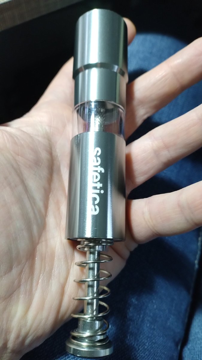 barbostu's tweet photo. @Safetica cos'è questo gadget che mi hai dato? https://t.co/3t5PC7jEze