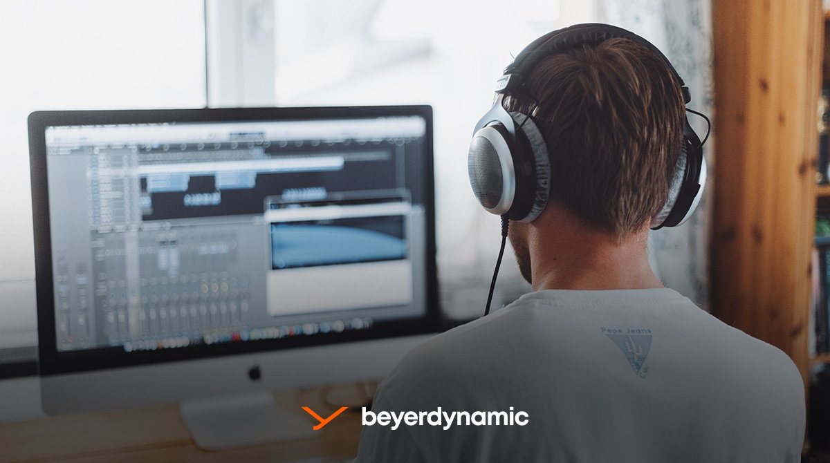 The semi-open-back design of our DT 880 PRO means that these headphones offer unparalleled spaciousness. They reproduce audio tracks neutrally without changing the tone of the sound: fcld.ly/dt880pro 🔥 #beyerdynamic