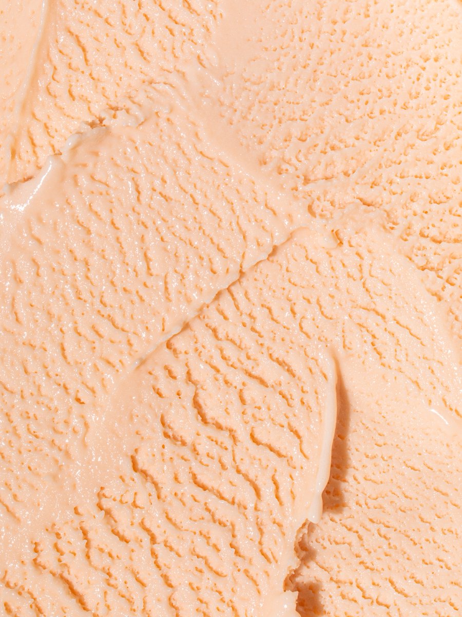 Cosmic Bloom is the ice cream embodiment of that universal truth: everything tastes better at the beach. Because the punchy tropical fruits — mandarin, tangerine, kiwi, passion fruit — conjure up a breeze between palm leaves. Available for a limited time: jenis.com/products/cosmi…