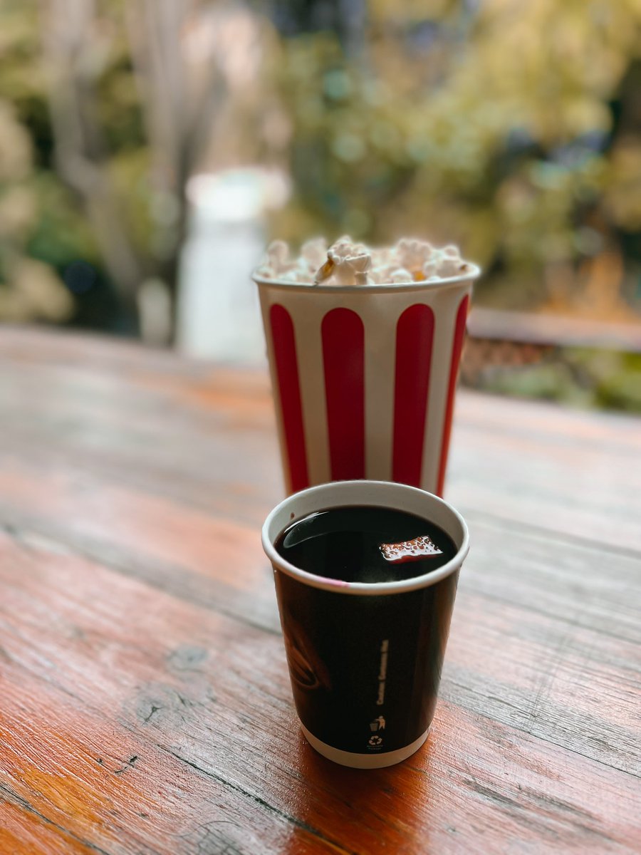 LollaWallace's tweet photo. Mulled wine and movies… The seasons are for sure changing 🍷🍿🎥 https://t.co/6P2qfrufMR