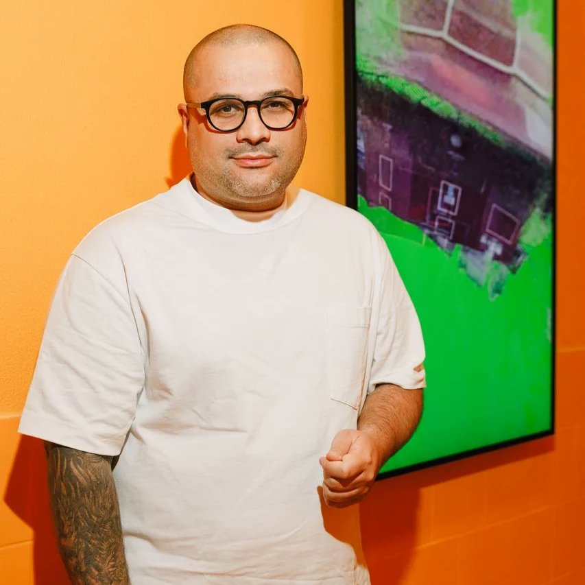 100 collectors tweet media