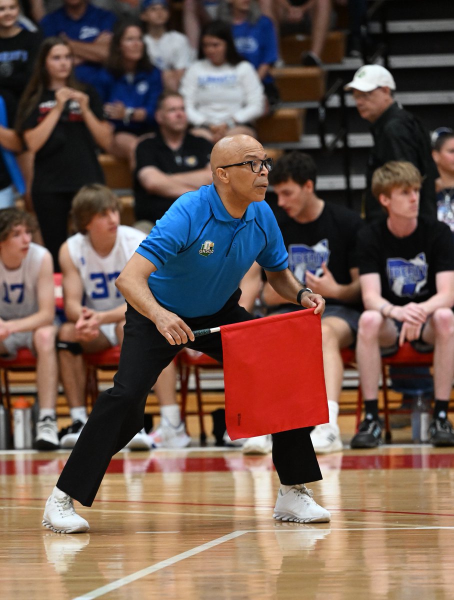 👏 Thank You Officials! 👏 ➡️ This week is #OHSAA Spring Sports Officials Appreciation Week! Host sites are asked to read this pregame PA script: ohsaa.org/Respect-the-Ga… and share what your school is doing to thank officials. 🚨 Remember: No Officials = No Game