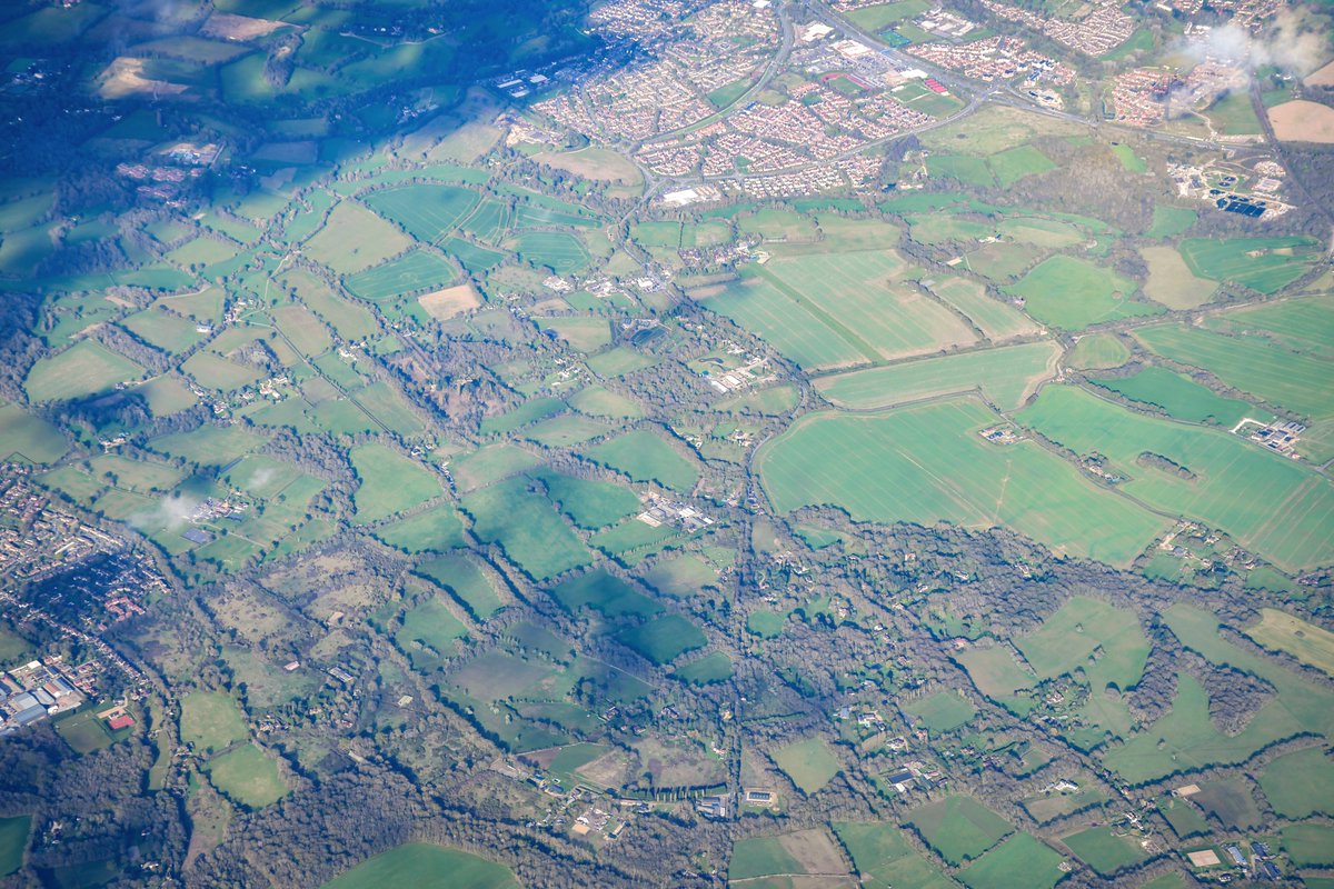 SudAngleterre's tweet photo. Le bocage anglais vu du ciel.
📸 9 Avril 2024, Sud de Crawley, Sussex.
Découvrir le bocage d'Angleterre sur le blog > https://t.co/i3mtQe4j3y
.
.
.
#Bocage #bocageanglais #destinationangleterre #lovegreatbritain #visitbritain #visitsoutheastengland #experiencewestsussex https://t.co/ePlx5luidl