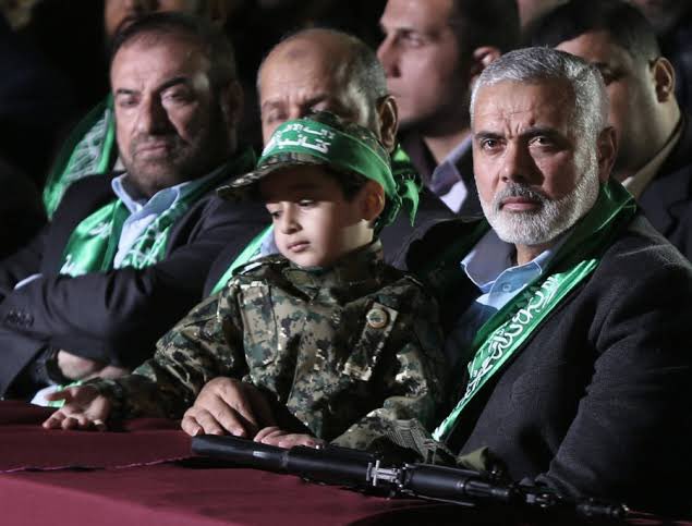 “Oğullarımın kanı Gazze'de şehit olan insanlarımızın kanından daha kıymetli değildir, çünkü hepsi benim evlatlarımdır.” | Hamas lideri İsmail Heniyye