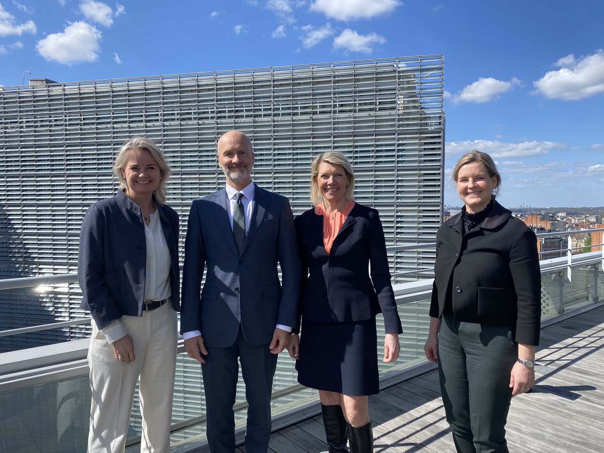 Sunny weather at @NorwayEU today and strong consensus on the importance of the EEA Agreement and a well functioning European financial services market. Thanks to CEO Kjerstin Braathen and her team at Norway’s largest bank DNB for a good exchange #EEA30 #NorwayEU