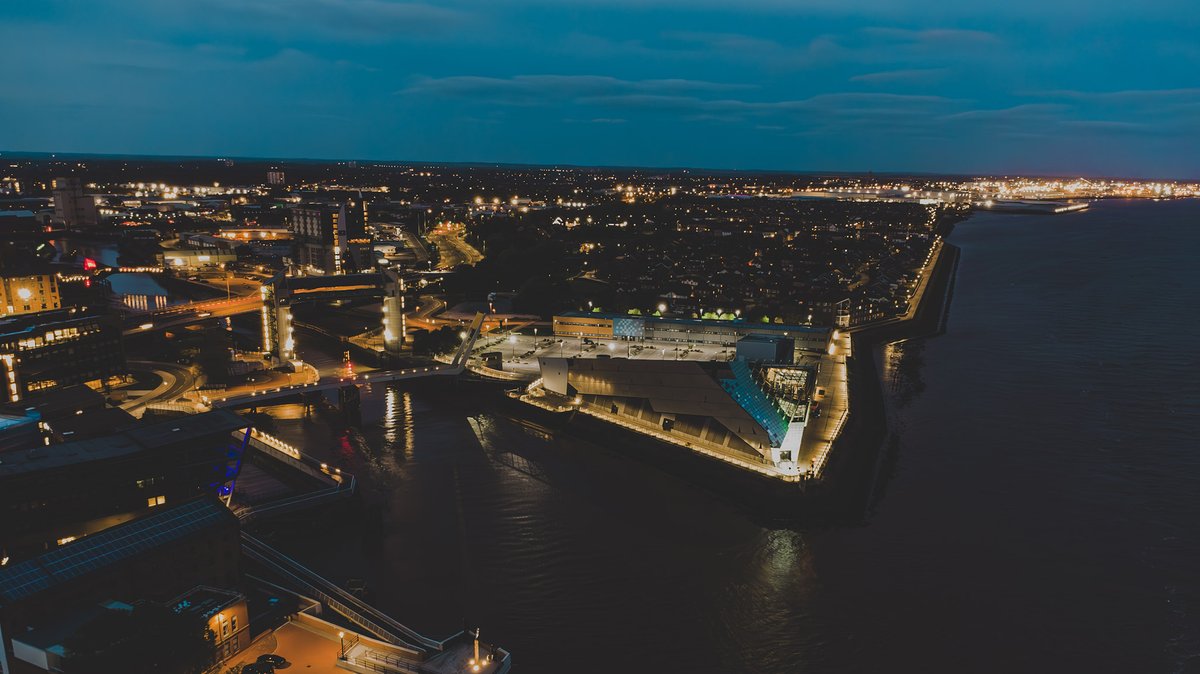 Hull is like nowhere else. It's our quirks, culture, and hidden gems that make us so special. Explore it for yourself, and you'll see why so many of our students fall in love with our city. 🫶 Can you spot your favourite place to go? 📸 Samplet Studios