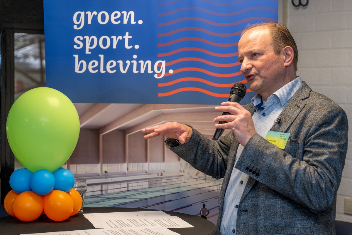 🍾 Meer dan 100 enthousiaste belangstellenden verzamelden zich vandaag, op woensdag 10 april, op Sportpark Glanerbrook voor de officiële starthandeling van de nieuwbouw. Lees het nieuwsbericht op ⤵️ metsittardgeleen.nl/projecten/spor…